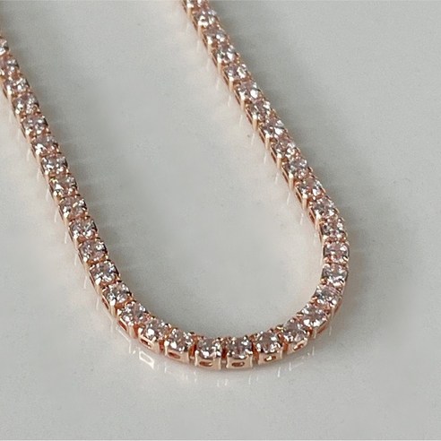 반짝이는 우아함을 선사하는 엘라주르 지르코니아 테니스 팔찌