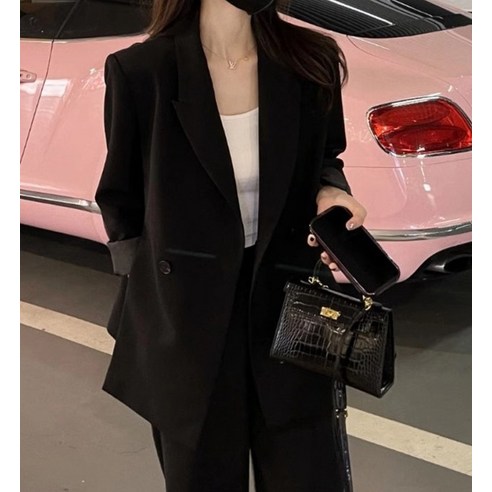 세련된 룩을 연출하는 페이퍼먼츠 투피스 세트