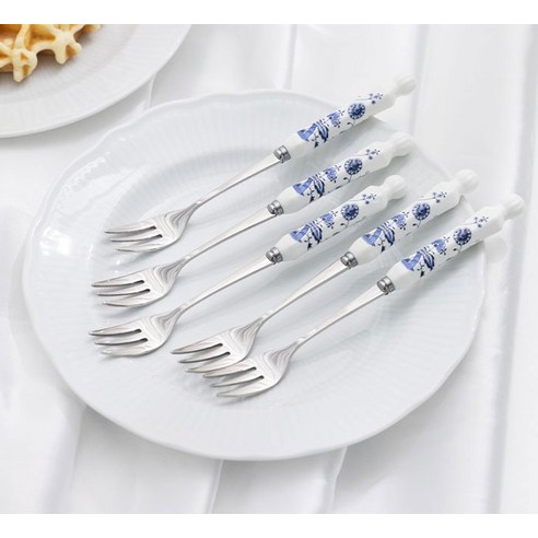 섬세한 아름다움이 깃든 티타임, 라리사 쯔비벨무스터 티포크