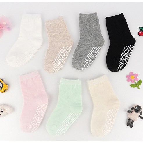 안전한 첫 걸음마, 노디자인 미끄럼 방지 양말과 함께!