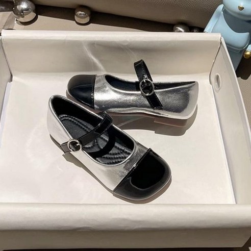 사랑스러움과 편안함을 선사하는 유블리 여아용 플랫슈즈