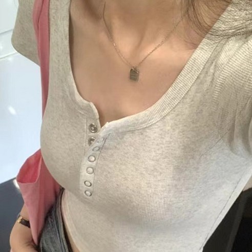 비비에모 여성용 데일리 라운드넥 내장캡 버튼 반팔 티셔츠 06745
