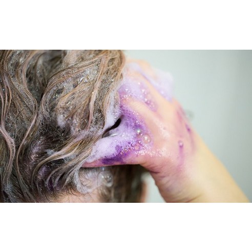 수분과 영양을 동시에 제공하는 샴푸