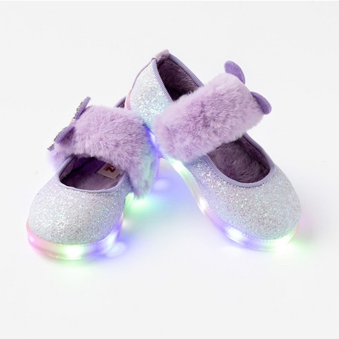 겨울왕국을 닮은 따뜻하고 화려한 겨울 신발