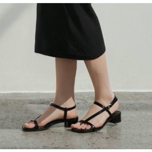 편안함과 스타일을 모두 잡은 착한구두 로랑 스트랩 쪼리 샌들