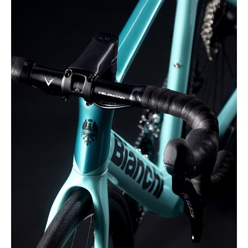 언덕길도 평지처럼, 비앙키 올트레 RACE로 라이딩의 새로운 차원을 경험하세요.