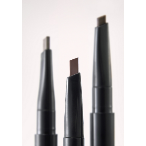 자연스러운 아름다움을 완성하는 더페이스샵 디자이닝 아이브로우 오토 펜슬 브라운