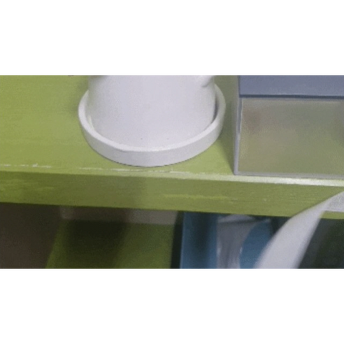 손쉬운 벨크로 미니 커튼으로 공간에 아늑함을 더하세요.