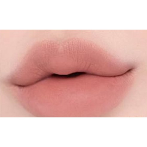 섬세한 무드를 입술에 수놓다