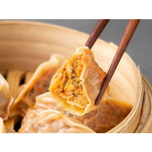 40년 전통 노하우가 담긴 명인만두의 김치만두를 가정에서 간편하게 맛보세요.