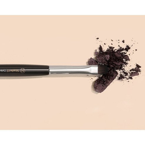 스튜디오17 디테일 브러쉬로 섬세한 눈매를 완성하세요!