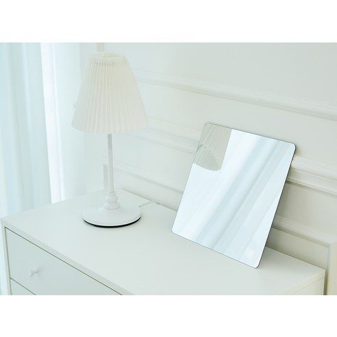 코멧 아크릴 거울로 공간에 빛과 개성을 더하세요.