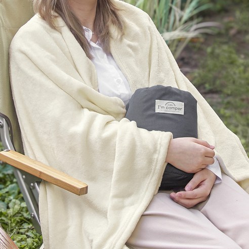 포근함으로 꿀잠 보장! 차박 캠핑 필수템, 아임캠퍼 극세사 담요