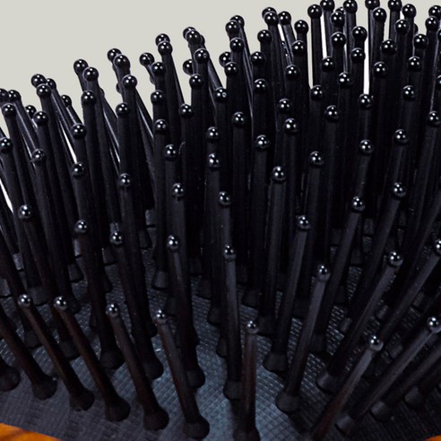 아로마티카 우든 스칼프 브러쉬로 엉킴 없는 머릿결과 건강한 두피를 한 번에!