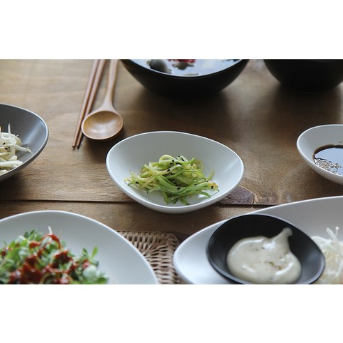 식탁에 자연의 미학을 더하다, 에라토 조약돌 찬기