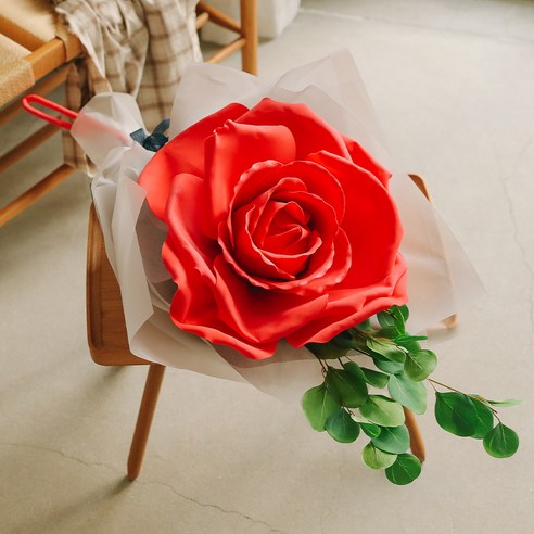 오래가는 아름다움과 감사를 전하는 아스파시아 자이언트 로즈 조화 한송이 꽃다발
