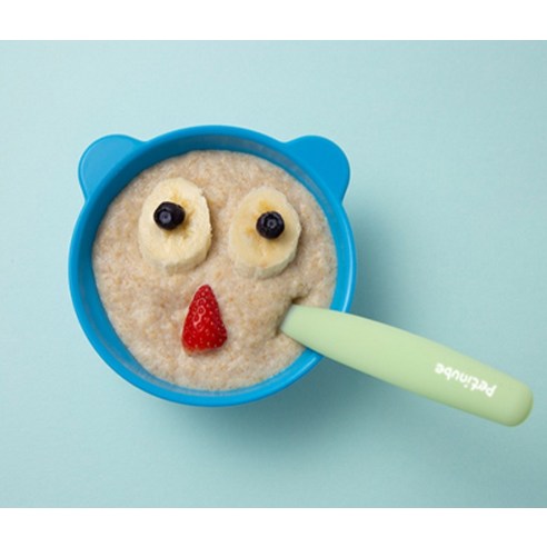 안전하고 편안한 쁘띠누베 실리콘 이유식 스푼으로 행복한 이유식 시간을 시작하세요.