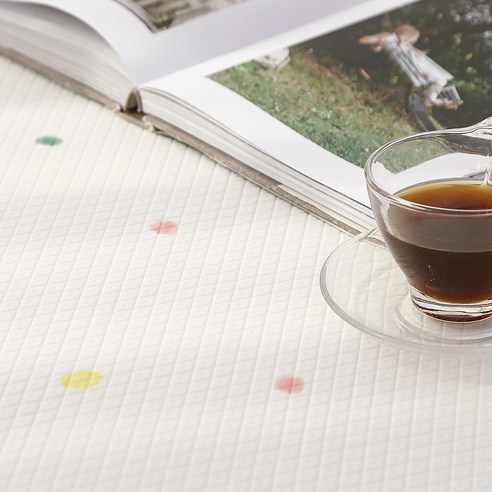 층간소음과 청소 걱정 끝! 코멧 양면 쿠션 거실매트로 넓고 쾌적한 거실을 만드세요.