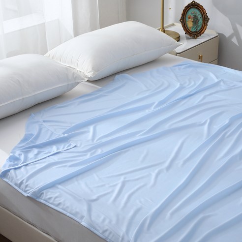 시원한 여름 수면을 위한 냉감 소재의 코멧 홈 이지쿨 냉감 홑이불