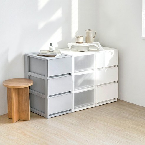 모던하고 실용적인 투명 서랍장