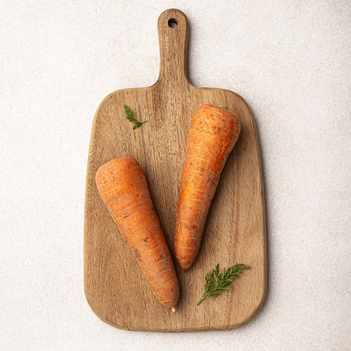 단단한 식감과 자연스러운 단맛이 있어 밤 허기용 채소스틱에 포만감을 더해주는 당근입니다. - 1