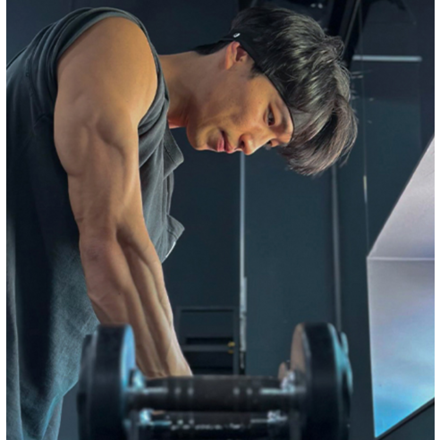 스타일과 퍼포먼스를 위한 필수템, 유에서무 익스트림 와이드 헤어밴드