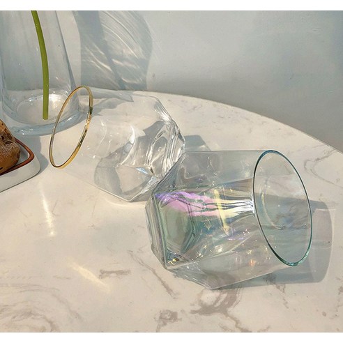 로체스터 오로라 샤이닝 글라스: 식탁을 빛나게 하는 우아함