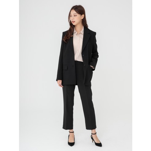 편안하고 세련된 캐럿 데일리 오버핏 싱글 자켓으로 사계절 동안 놀라운 스타일을 연출하세요.