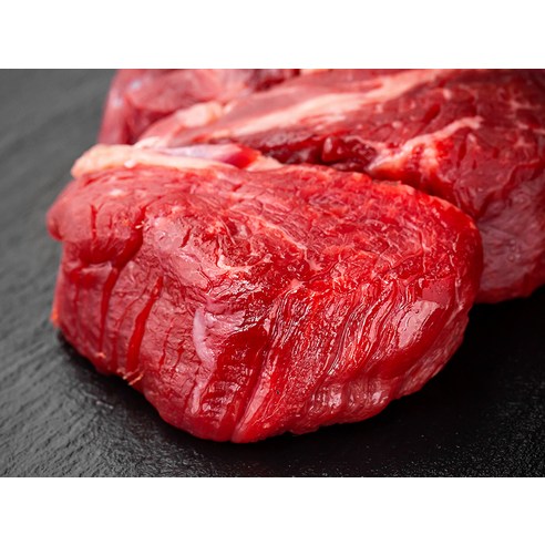 정성껏 준비한 한우 안심으로 맛있는 스테이크 요리에 도전해보세요.