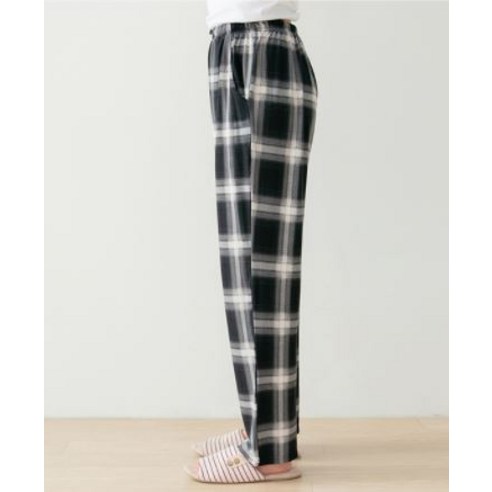 겨울철에 따뜻함과 스타일을 모두 제공하는 커플용 피치기모 체크 바지