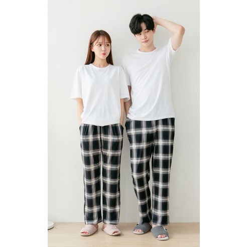 겨울철 편안함과 스타일을 위한 커플용 피치기모 체크 바지