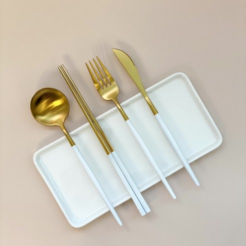 식탁에 내려앉은 황홀한 금빛 향연, 쿠리풀 커트러리 세트