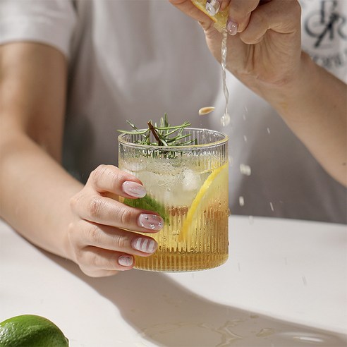 내열유리와 리플 패턴이 돋보이는 세련되고 내구성 뛰어난 이우아여사 리플 내열유리컵