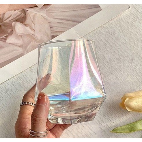 로체스터 오로라 샤이닝 글라스: 식탁을 빛나게 하는 우아함