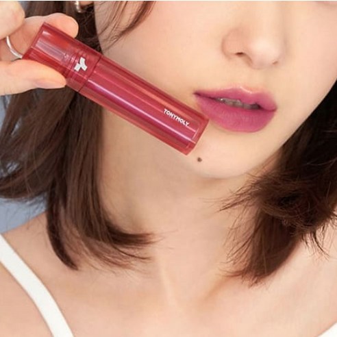 입술에 영원한 꽃잎을 수놓는 쇼킹 립 틴트의 마법