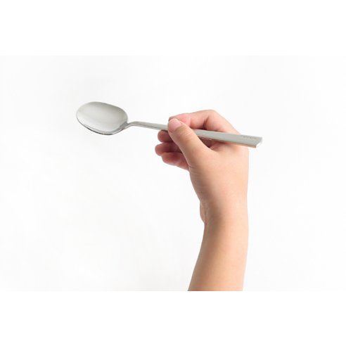 아이의 건강과 행복을 위한 안전하고 세련된 수저