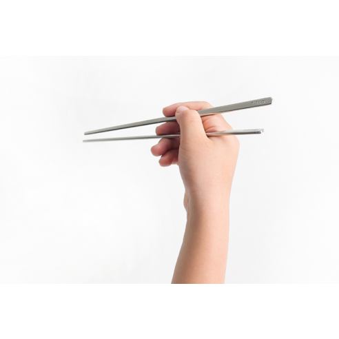 아이의 건강과 행복을 위한 안전하고 세련된 수저