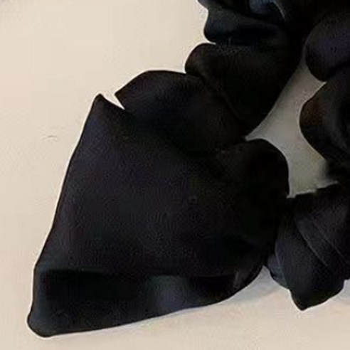 스타일 완성의 화룡점정, 씨오브비 새틴 곱창밴드 리본 머리끈