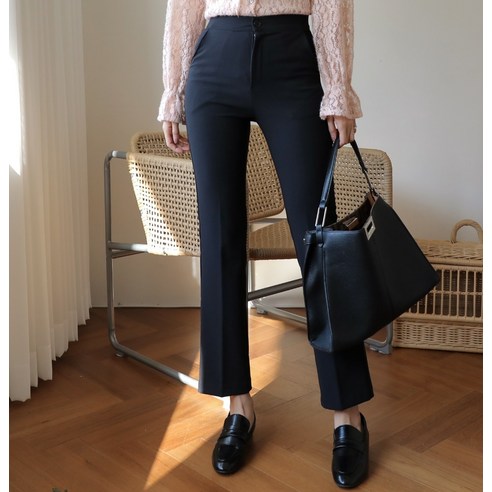 편안함과 스타일이 완벽하게 조화된 필수 의상