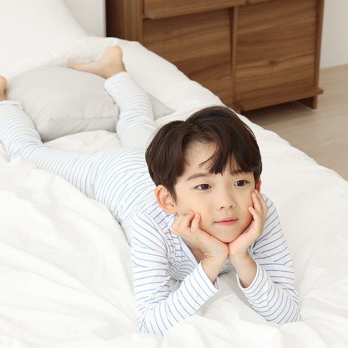 가을, 우리 아이에게 포근함과 스타일을 선물하세요: 프리미에팜 아동용 라인 후라이스 실내 상하복 세트