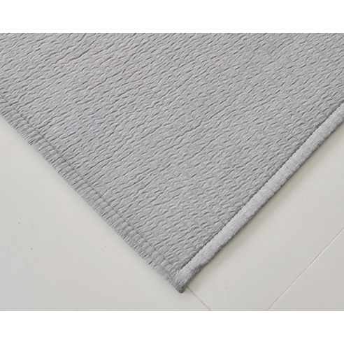 눅눅한 여름, 쾌적함을 선물하는 이니띠움 시어서커 러그