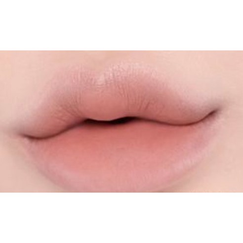 섬세한 무드를 입술에 수놓다