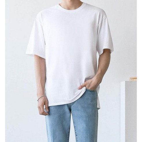 오버핏으로 스타일 UP! 화이트계열의 무지 티셔츠