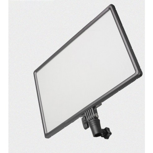 유쾌한 영감을 불어넣는 빛, 룩스패드 43H로 창작의 공간을 밝히다