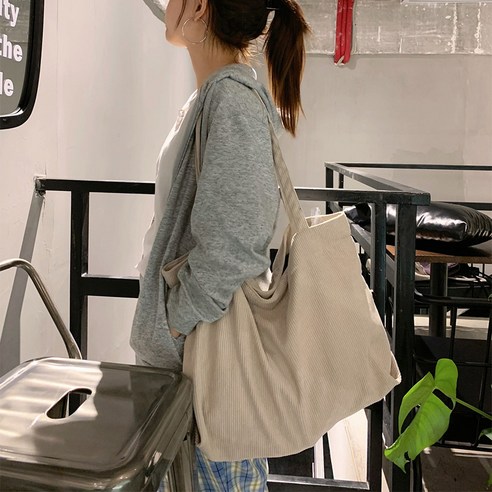 르반드 대형 코듀로이 숄더백