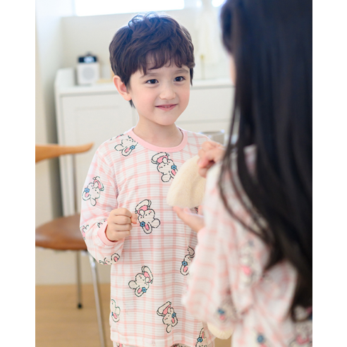 가을날의 사랑스러움을 담은 보누맘 아동용 9부 자가드 상하의 세트