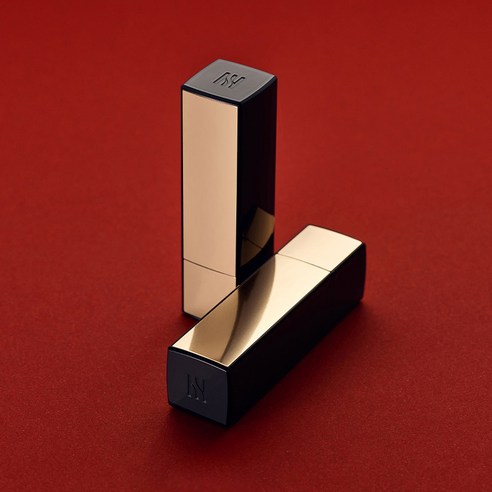 매력적인 입술을 완성하는 헤라 루즈 클래시 립스틱