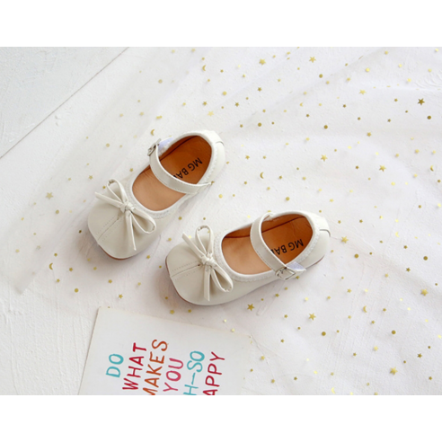 솜사탕처럼 달콤한 우리 아이 첫걸음, 유블리 안녕랄라 플랫 슈즈와 함께!