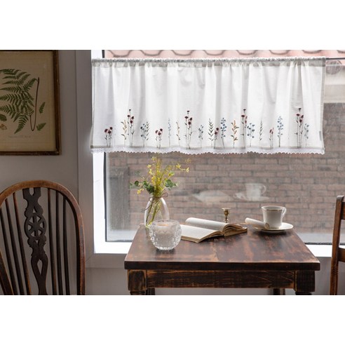 섬세한 프렌치 감성이 깃든 데코뷰 자수 바란스로 꿈결 같은 인테리어를 완성하세요.