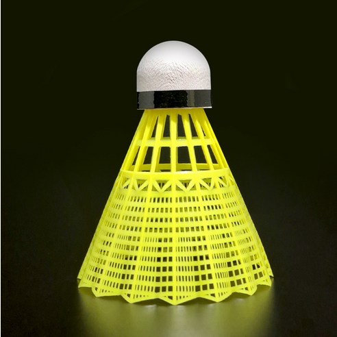 바람을 가르는 섬세한 깃털, 세베로 나일론 셔틀콕 NS500으로 배드민턴을 즐기세요.